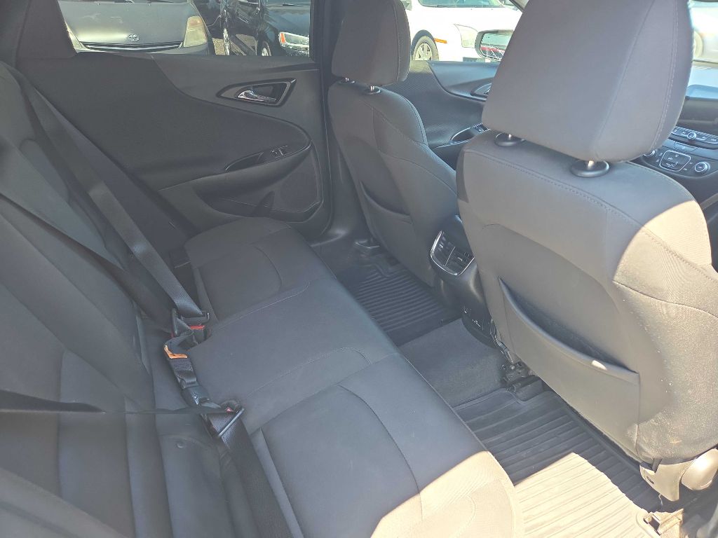 Photo 10 of this CHEVROLET MALIBU