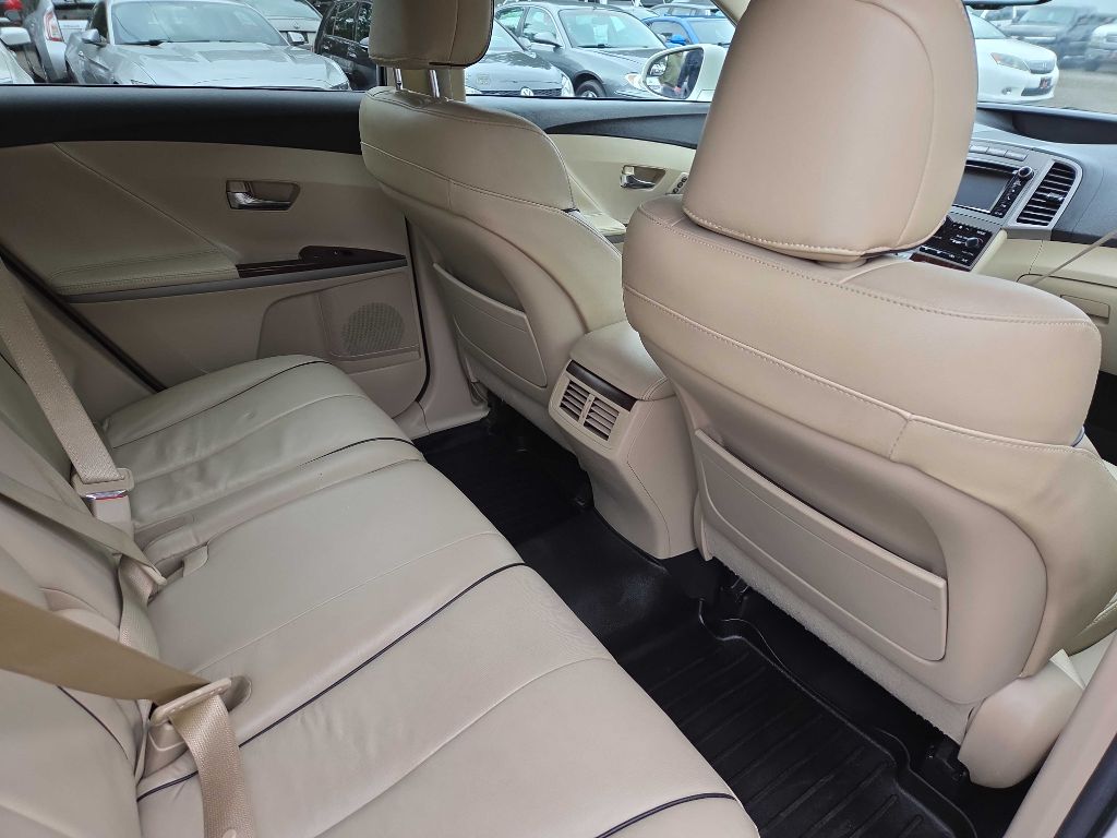 Photo 12 of this TOYOTA VENZA