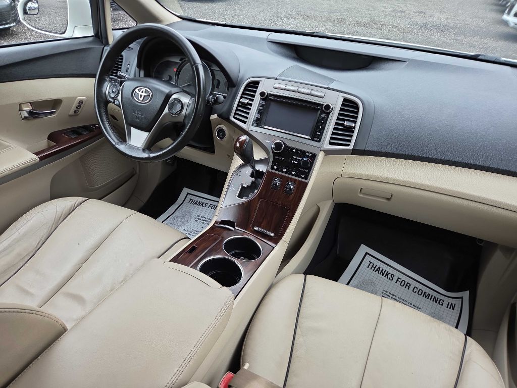 Photo 9 of this TOYOTA VENZA