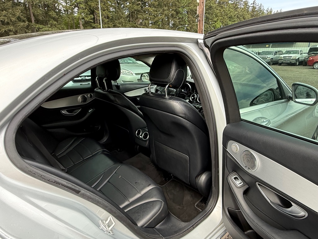 Photo 11 of this MERCEDES-BENZ C-CLASS