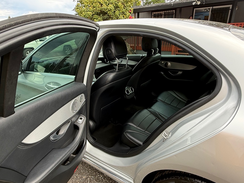 Photo 10 of this MERCEDES-BENZ C-CLASS