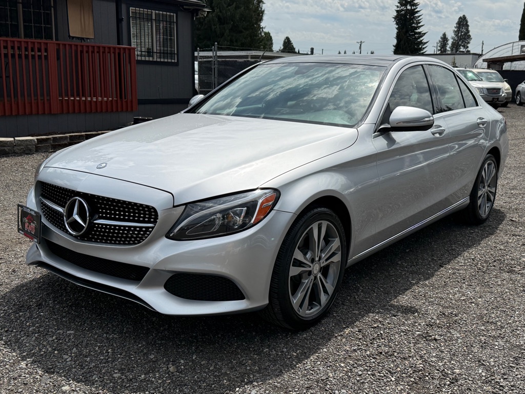 Photo 4 of this MERCEDES-BENZ C-CLASS