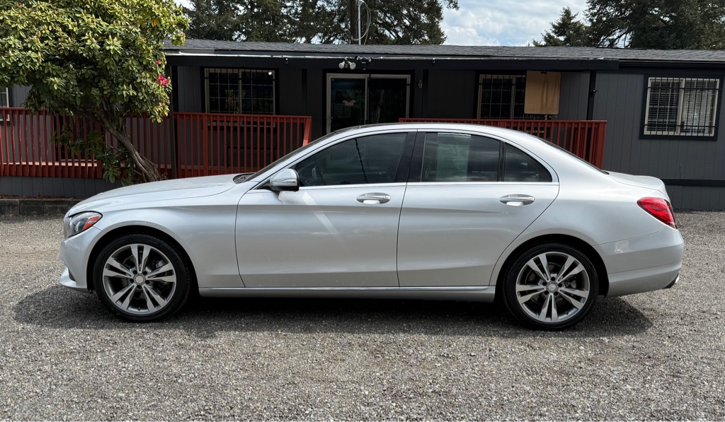 Photo 5 of this MERCEDES-BENZ C-CLASS