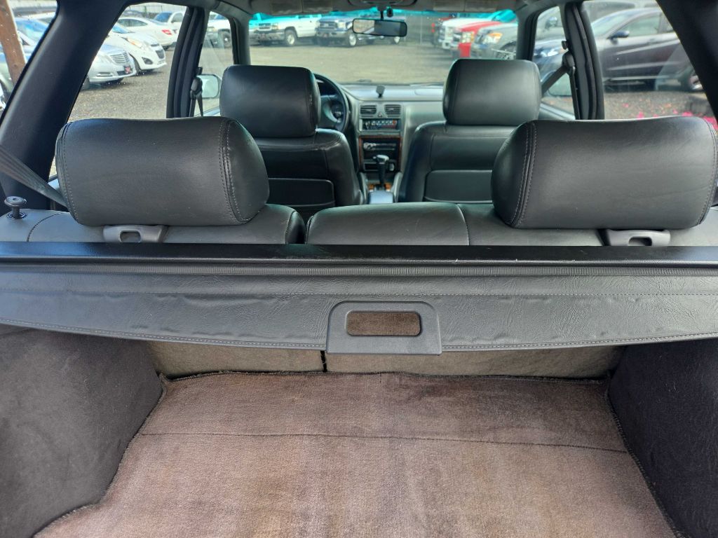 Photo 8 of this SUBARU LEGACY