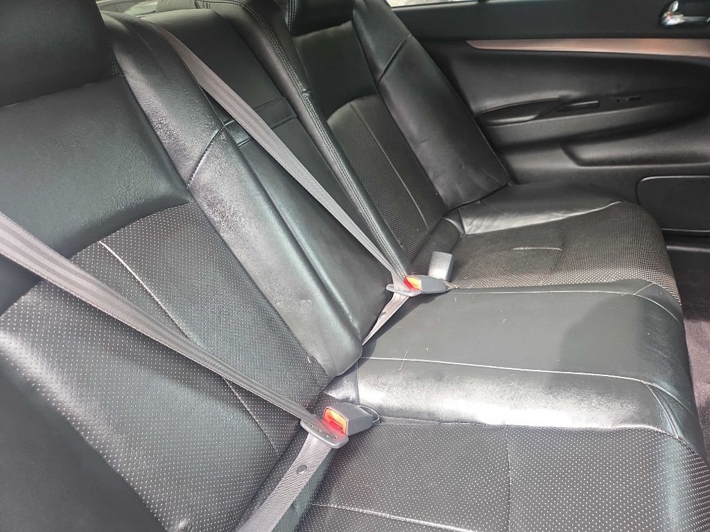Photo 11 of this INFINITI G37 SEDAN