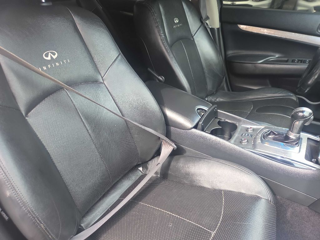 Photo 12 of this INFINITI G37 SEDAN