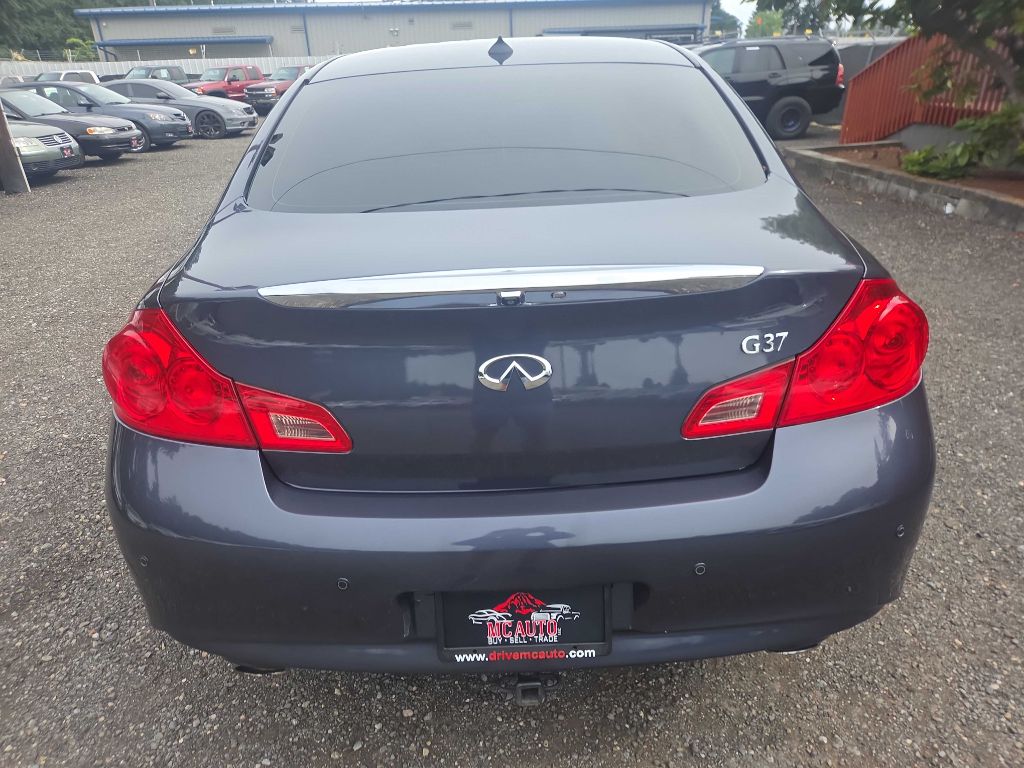 Photo 7 of this INFINITI G37 SEDAN