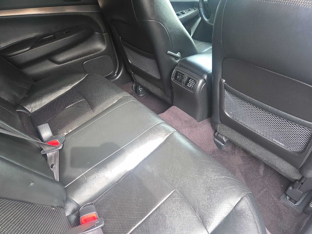 Photo 10 of this INFINITI G37 SEDAN