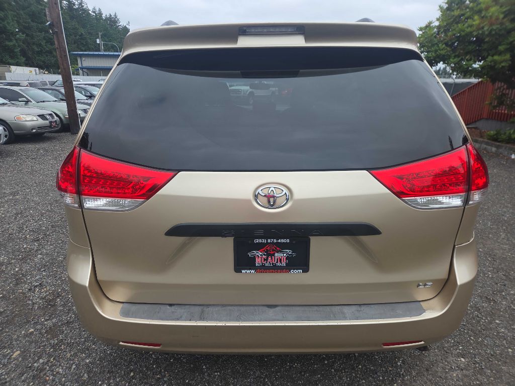 Photo 7 of this TOYOTA SIENNA