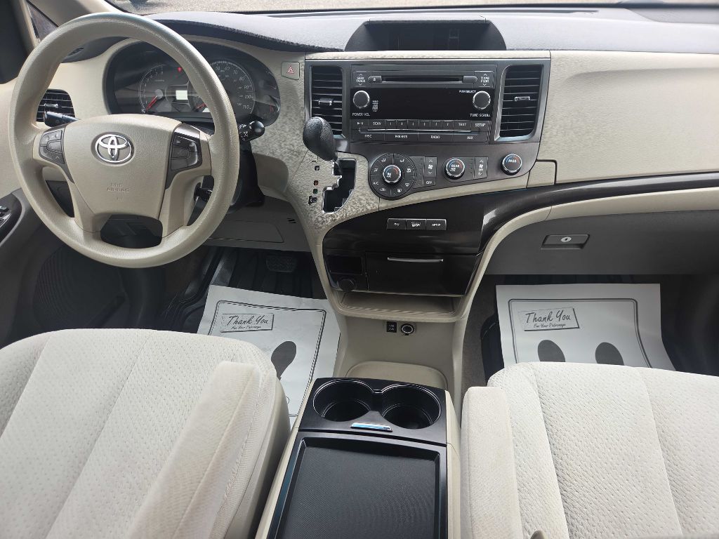 Photo 13 of this TOYOTA SIENNA