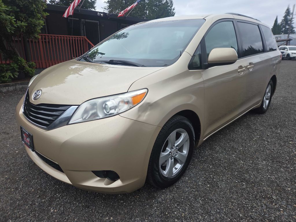 Photo 4 of this TOYOTA SIENNA