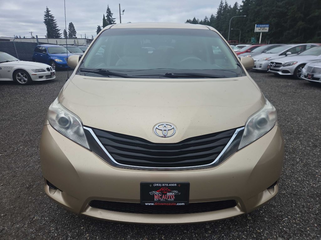Photo 3 of this TOYOTA SIENNA
