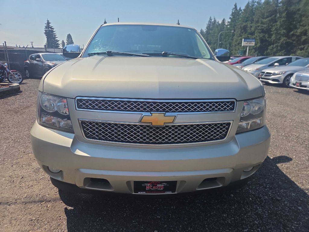 Photo 3 of this CHEVROLET SUBURBAN