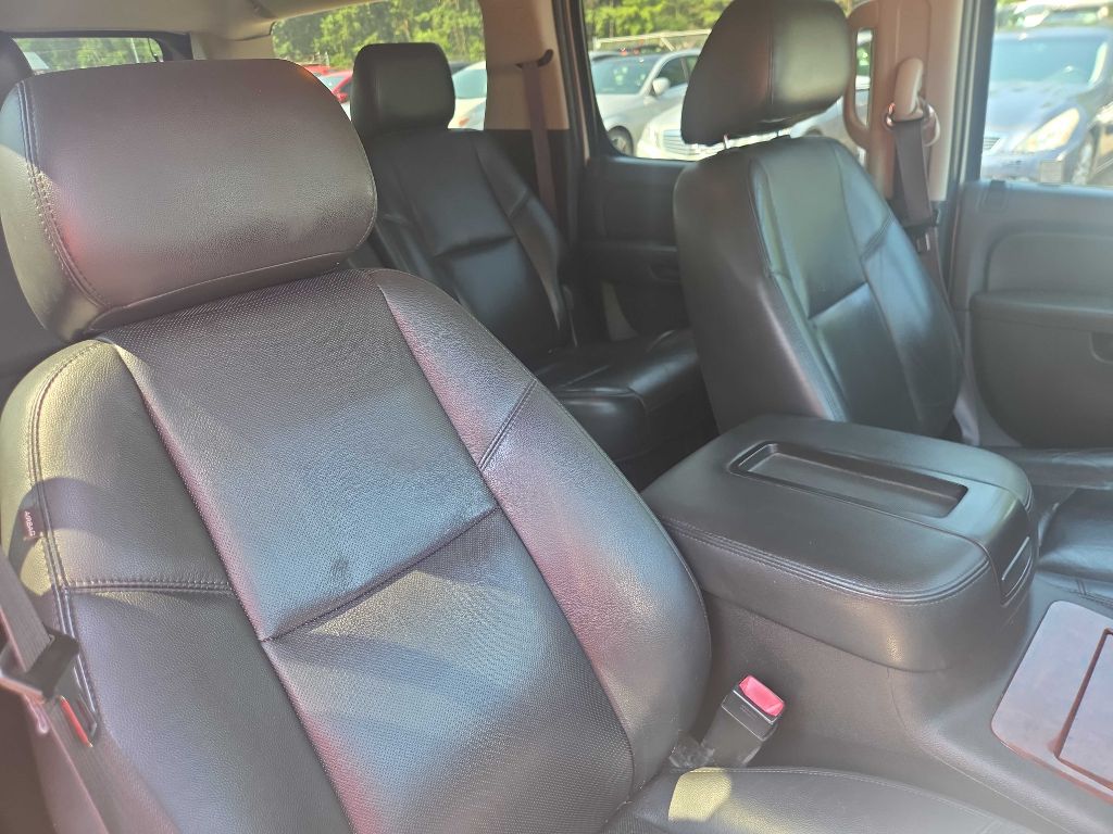 Photo 13 of this CHEVROLET SUBURBAN