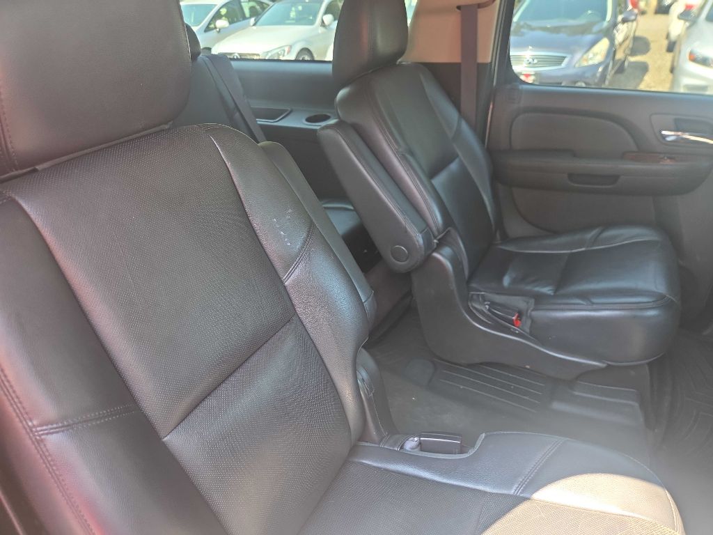 Photo 12 of this CHEVROLET SUBURBAN