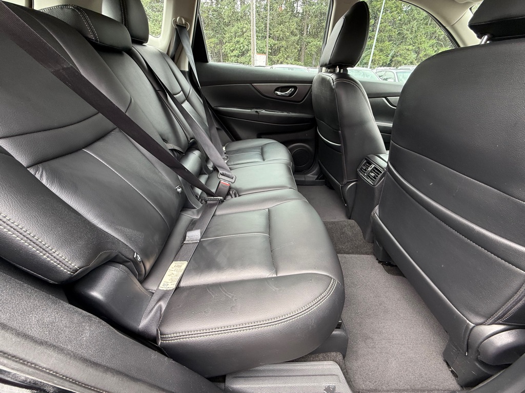 Photo 12 of this NISSAN ROGUE