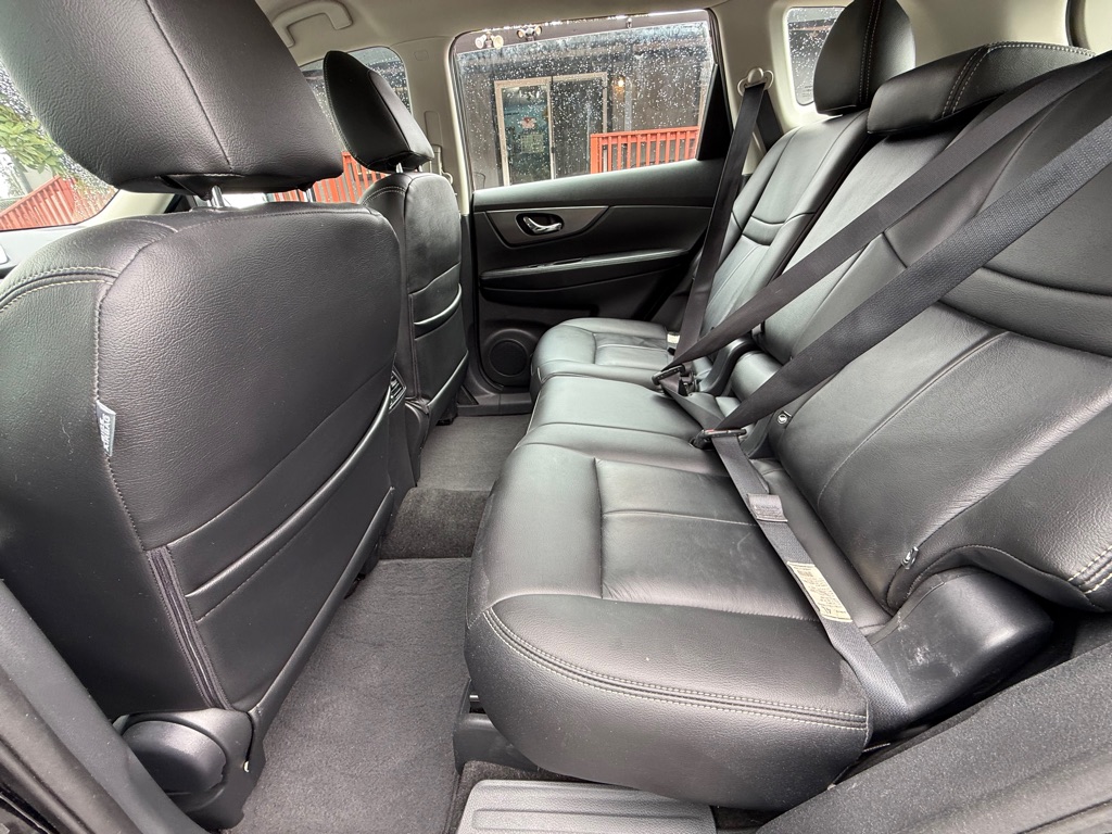 Photo 10 of this NISSAN ROGUE