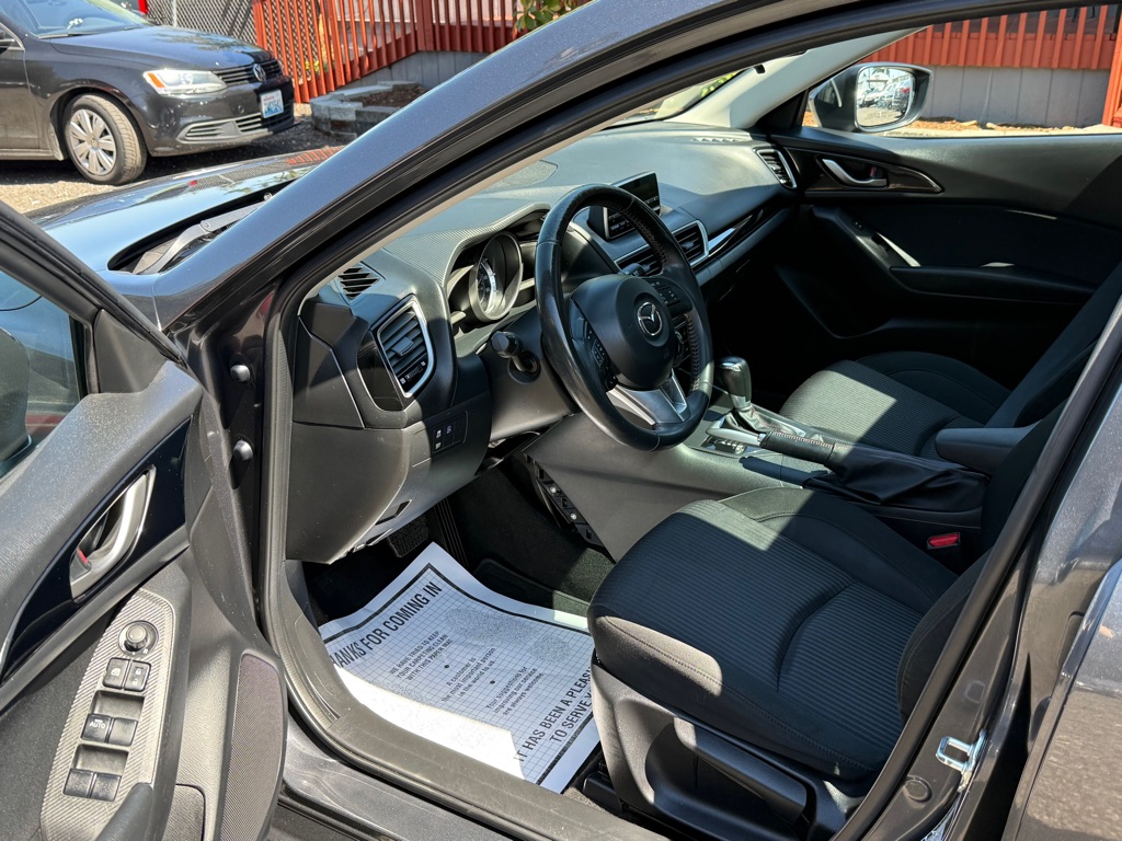 Photo 8 of this MAZDA 3