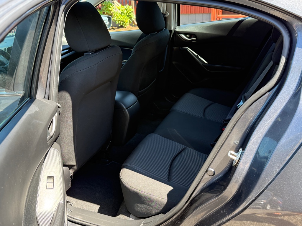 Photo 9 of this MAZDA 3