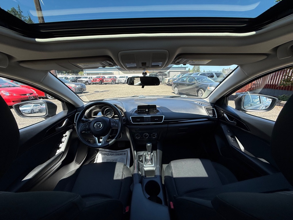 Photo 12 of this MAZDA 3