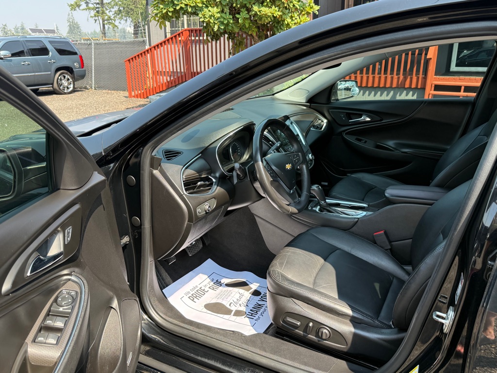Photo 9 of this CHEVROLET MALIBU