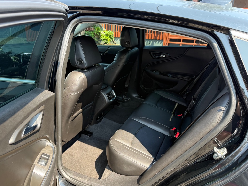Photo 10 of this CHEVROLET MALIBU