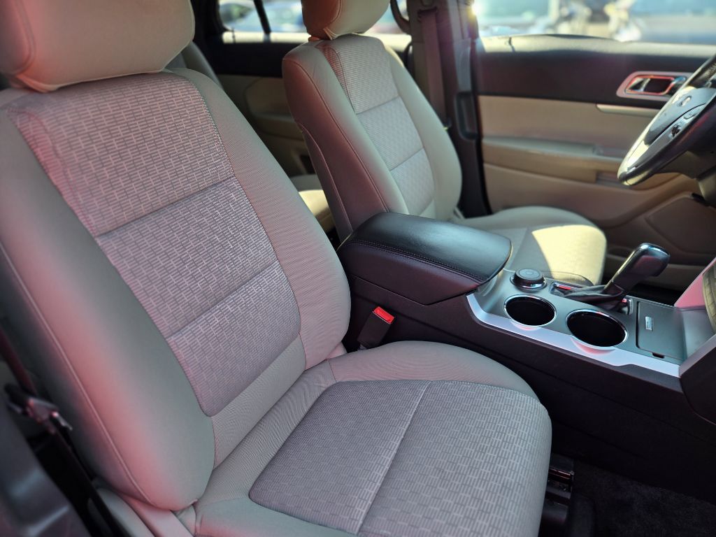 Photo 14 of this FORD EXPLORER