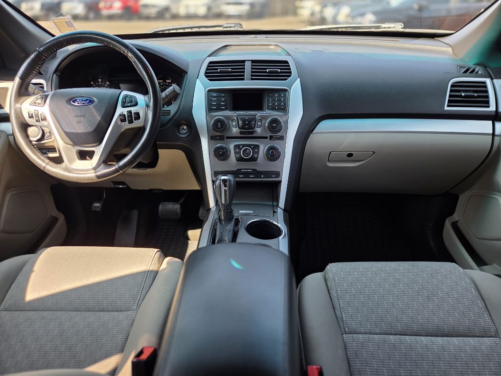 Photo 13 of this FORD EXPLORER