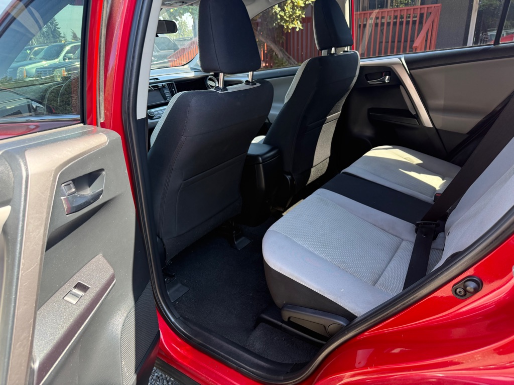 Photo 10 of this TOYOTA RAV4