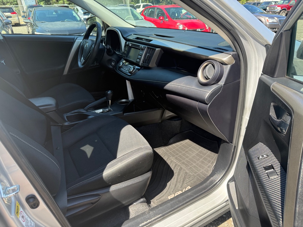 Photo 13 of this TOYOTA RAV4