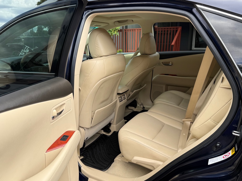 Photo 10 of this LEXUS RX