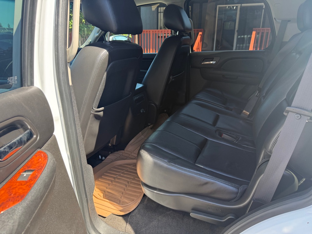 Photo 10 of this GMC YUKON