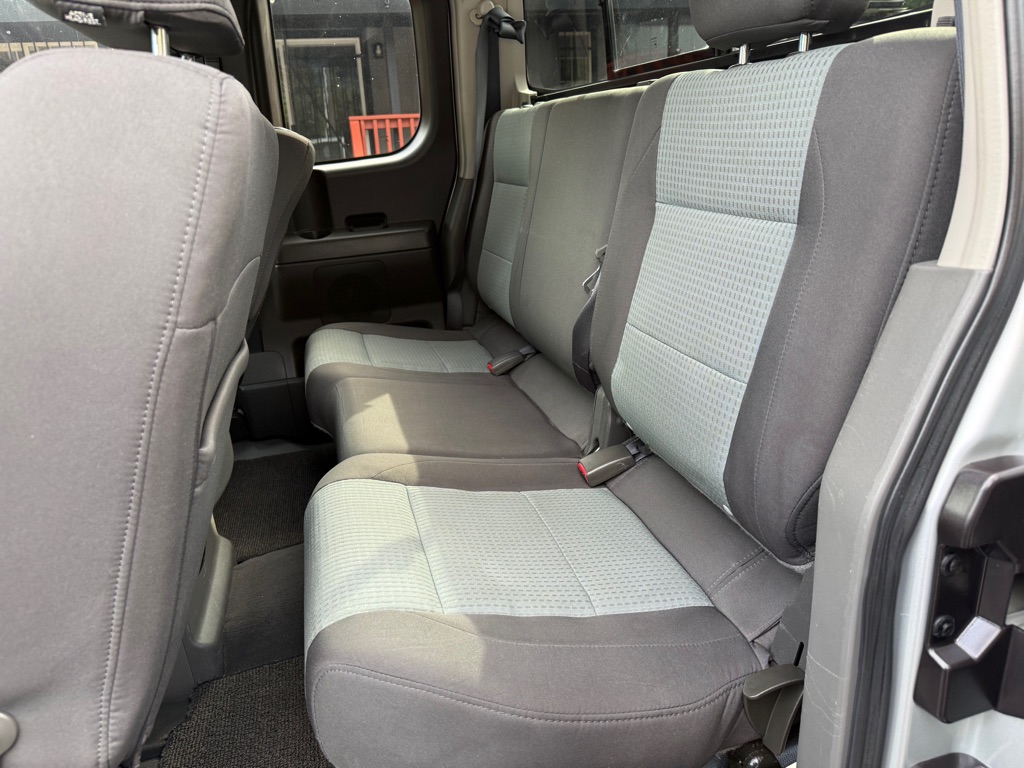 Photo 10 of this NISSAN TITAN