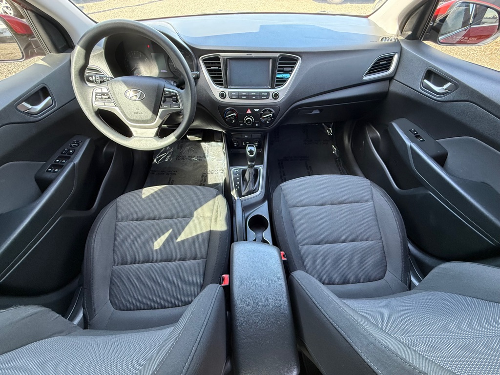 Photo 13 of this HYUNDAI ACCENT