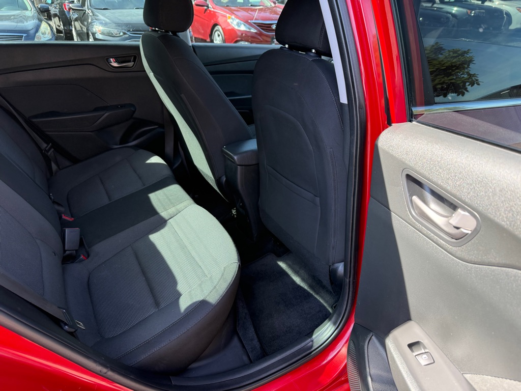 Photo 11 of this HYUNDAI ACCENT
