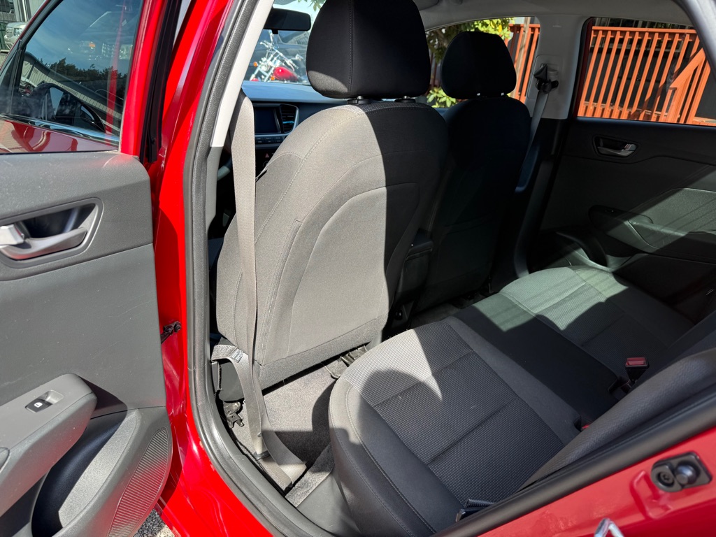Photo 10 of this HYUNDAI ACCENT