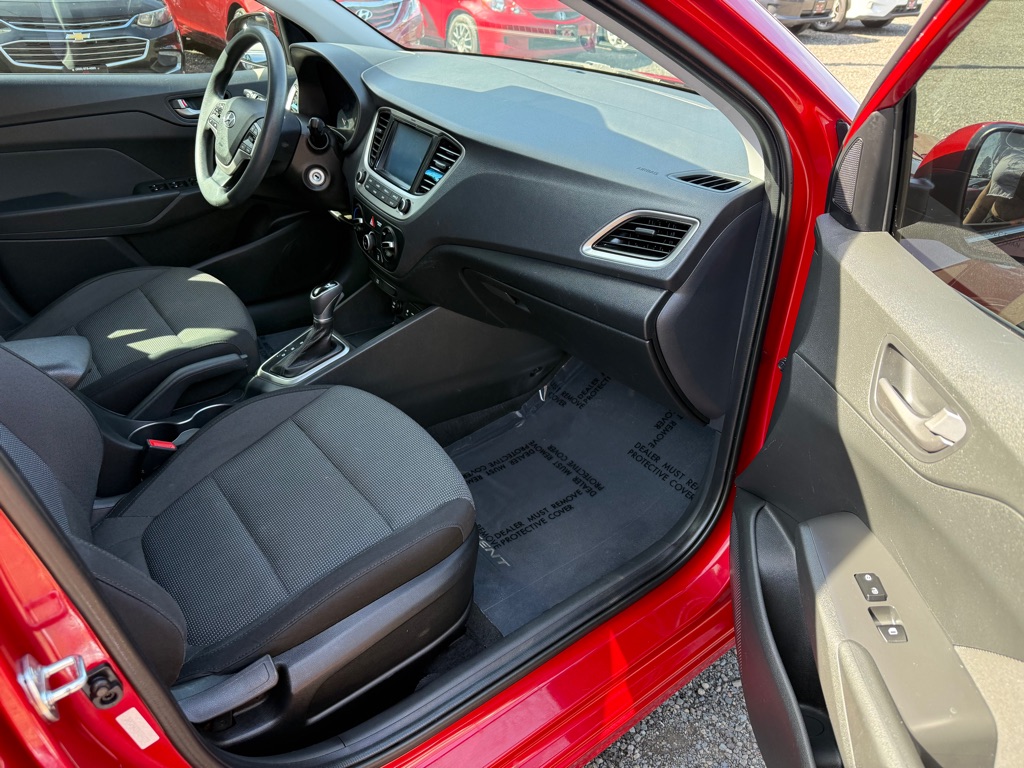 Photo 12 of this HYUNDAI ACCENT