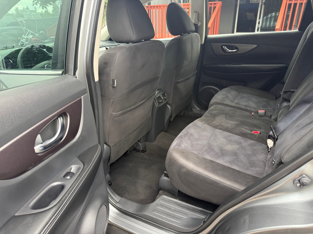 Photo 10 of this NISSAN ROGUE