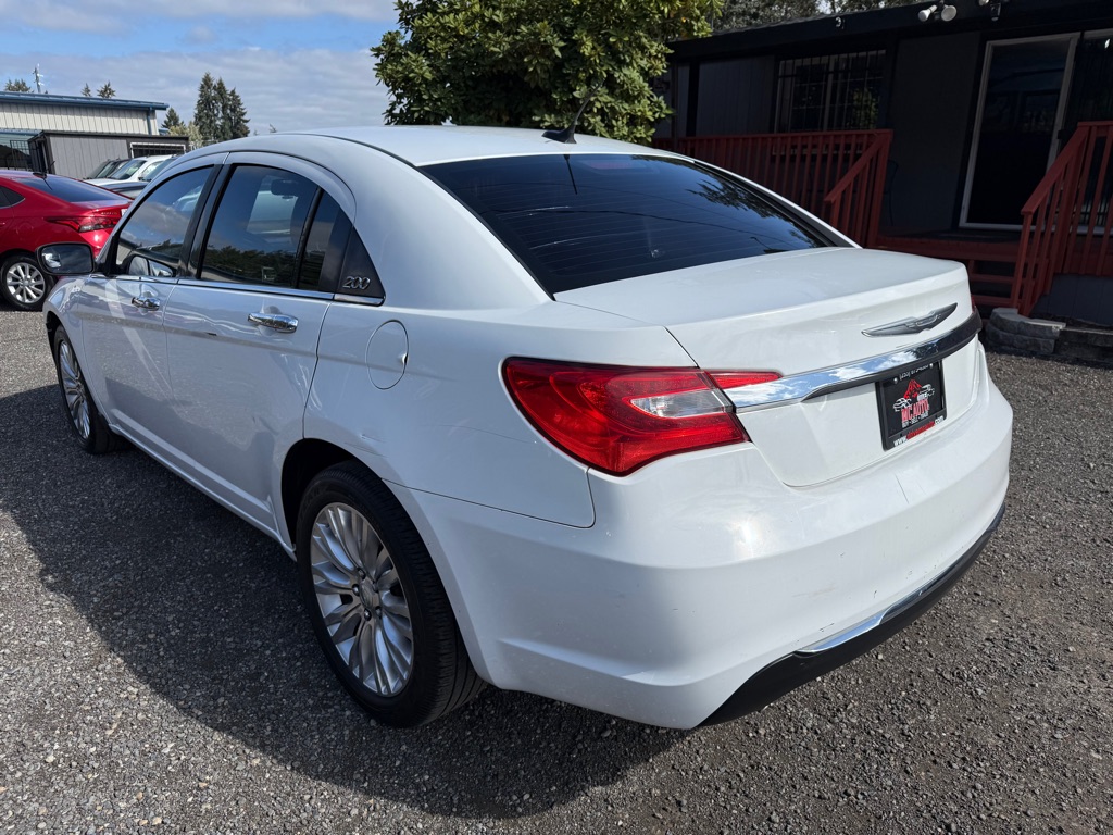 Photo 6 of this CHRYSLER 200