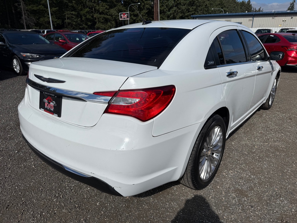 Photo 8 of this CHRYSLER 200