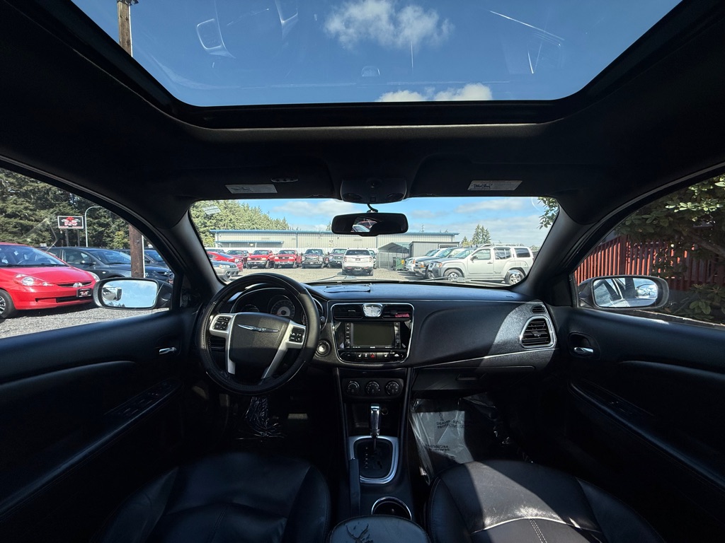 Photo 13 of this CHRYSLER 200