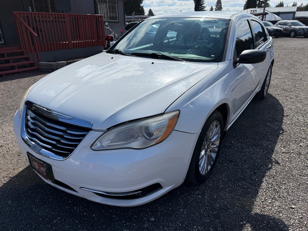 Photo 4 of this CHRYSLER 200