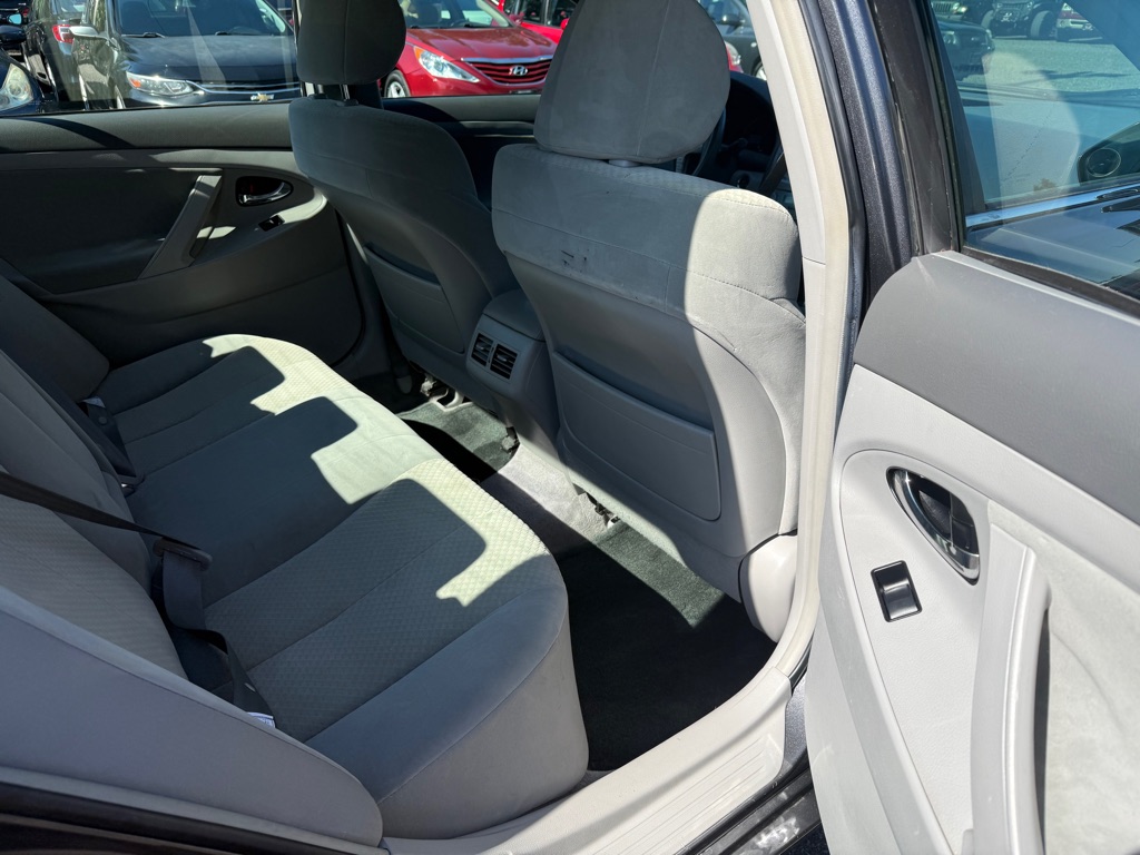 Photo 11 of this TOYOTA CAMRY HYBRID