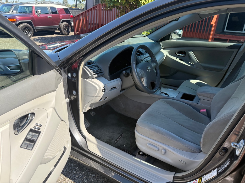 Photo 9 of this TOYOTA CAMRY HYBRID