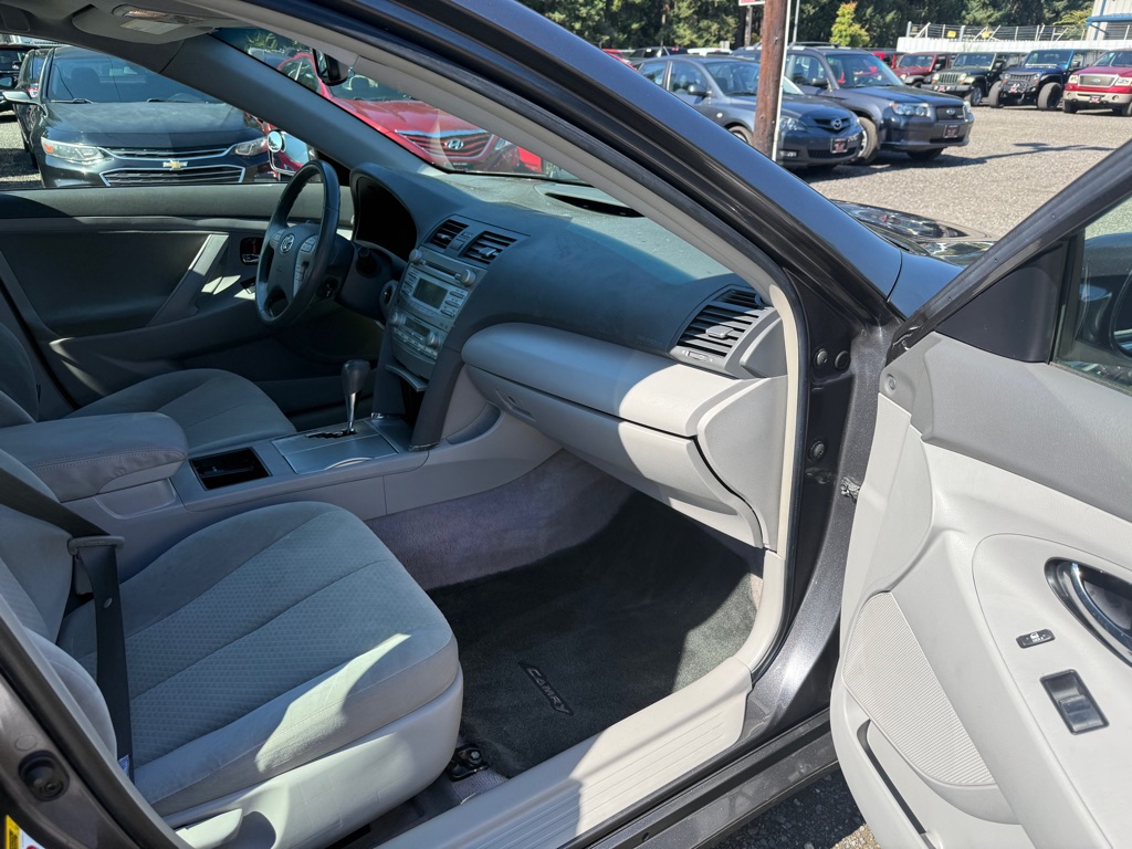 Photo 12 of this TOYOTA CAMRY HYBRID