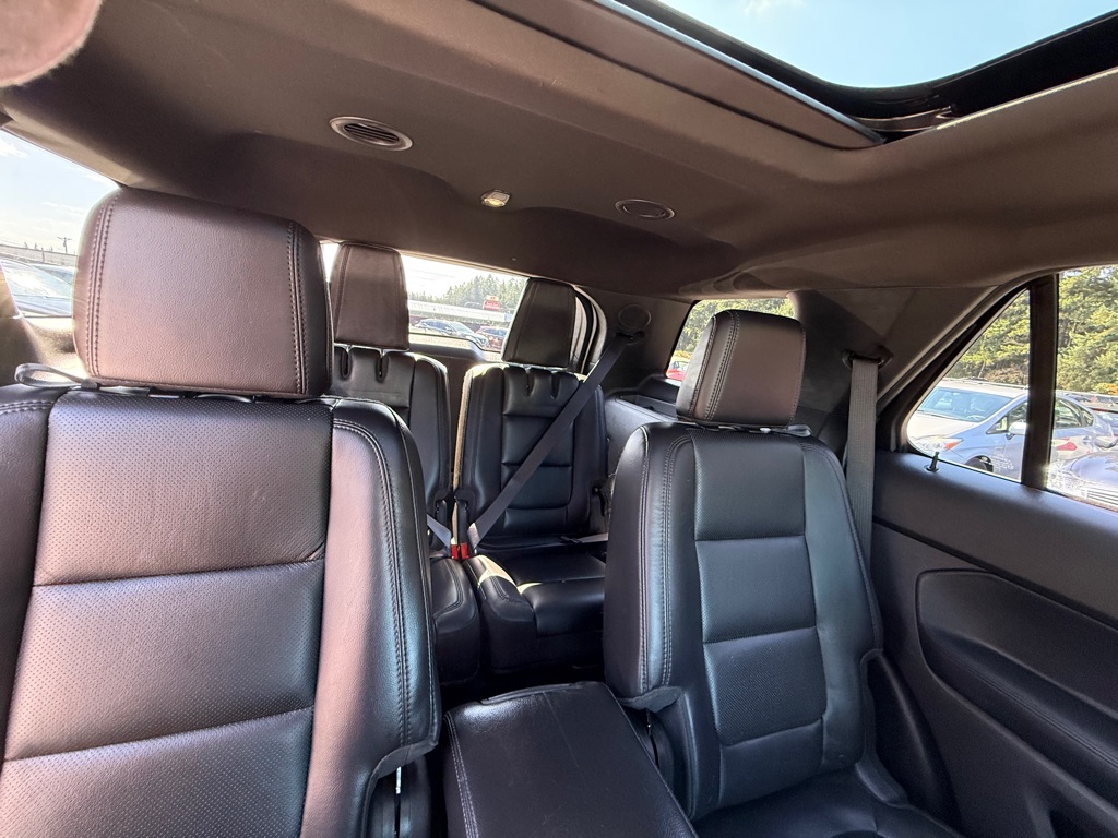 Photo 16 of this FORD EXPLORER