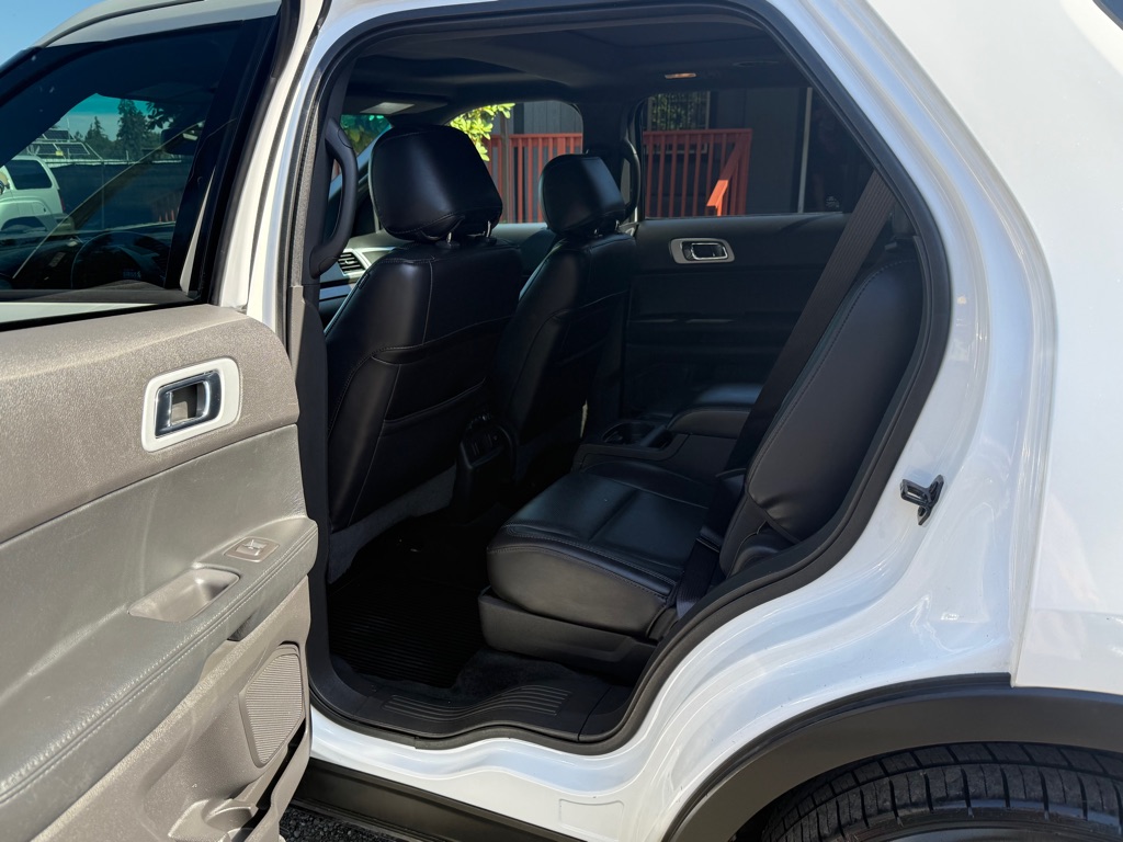 Photo 10 of this FORD EXPLORER