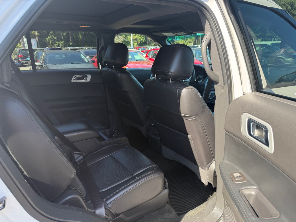 Photo 11 of this FORD EXPLORER