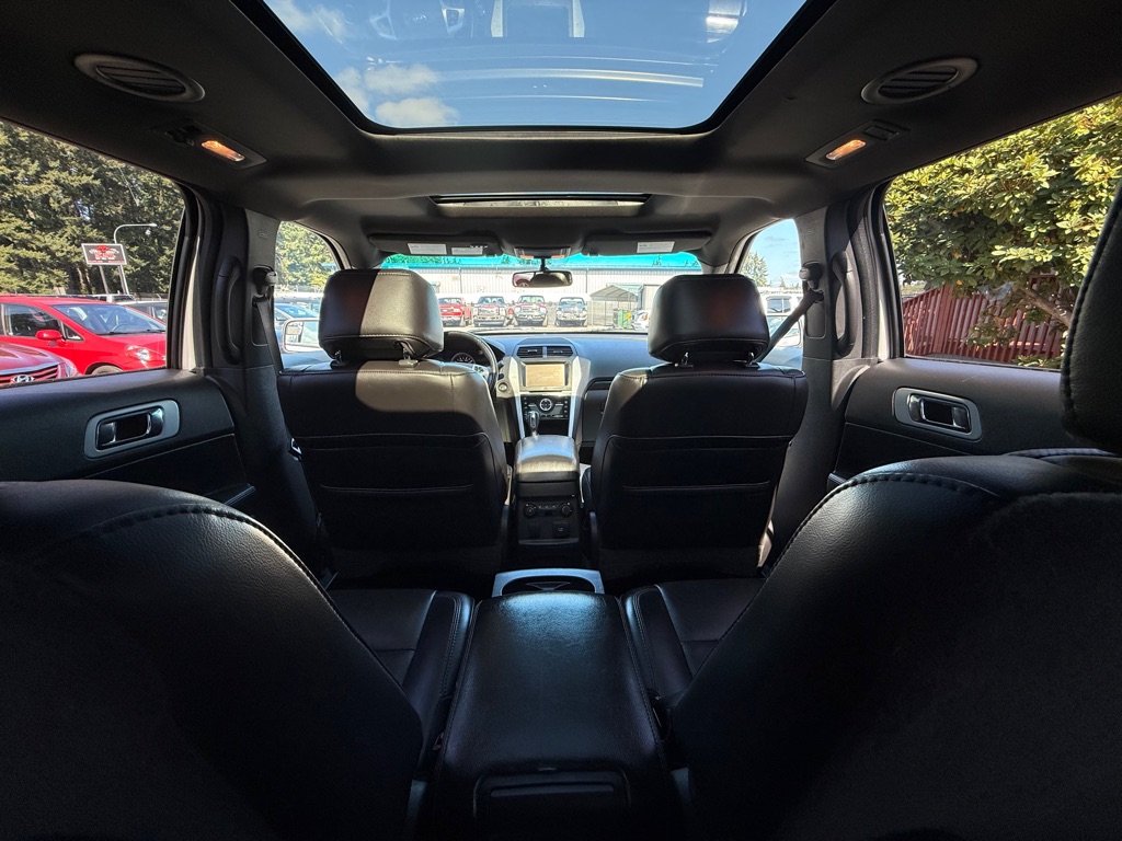 Photo 15 of this FORD EXPLORER