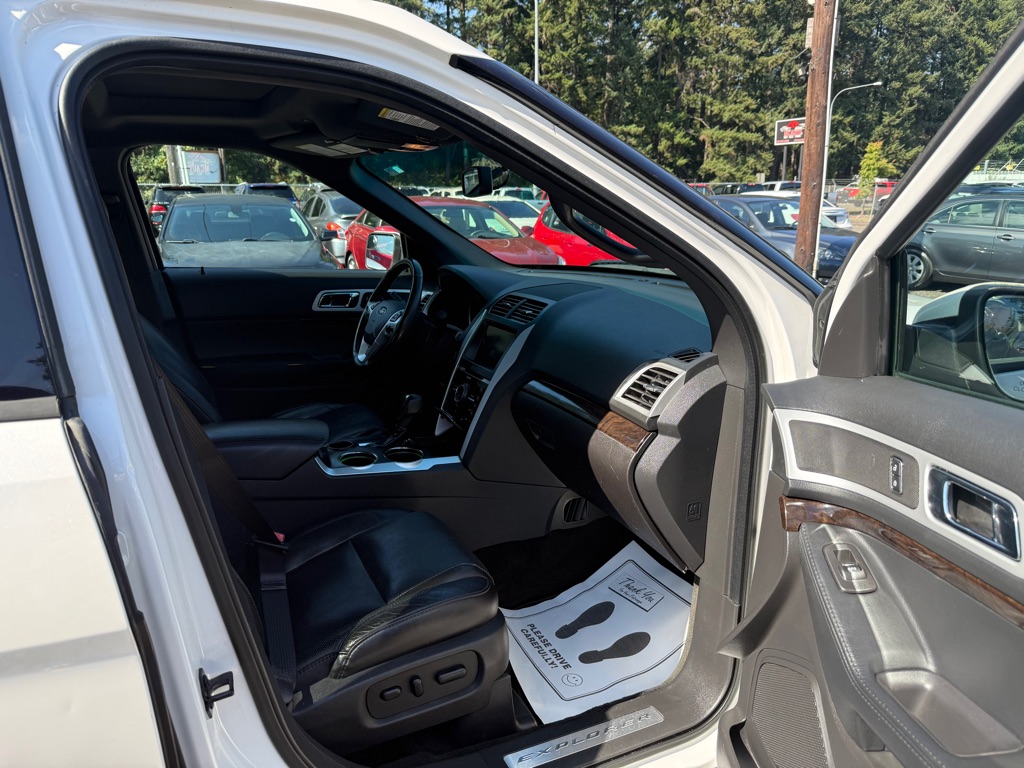 Photo 12 of this FORD EXPLORER